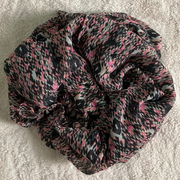 Multi colored print polyester infinity scarf - Picture 3 of 3